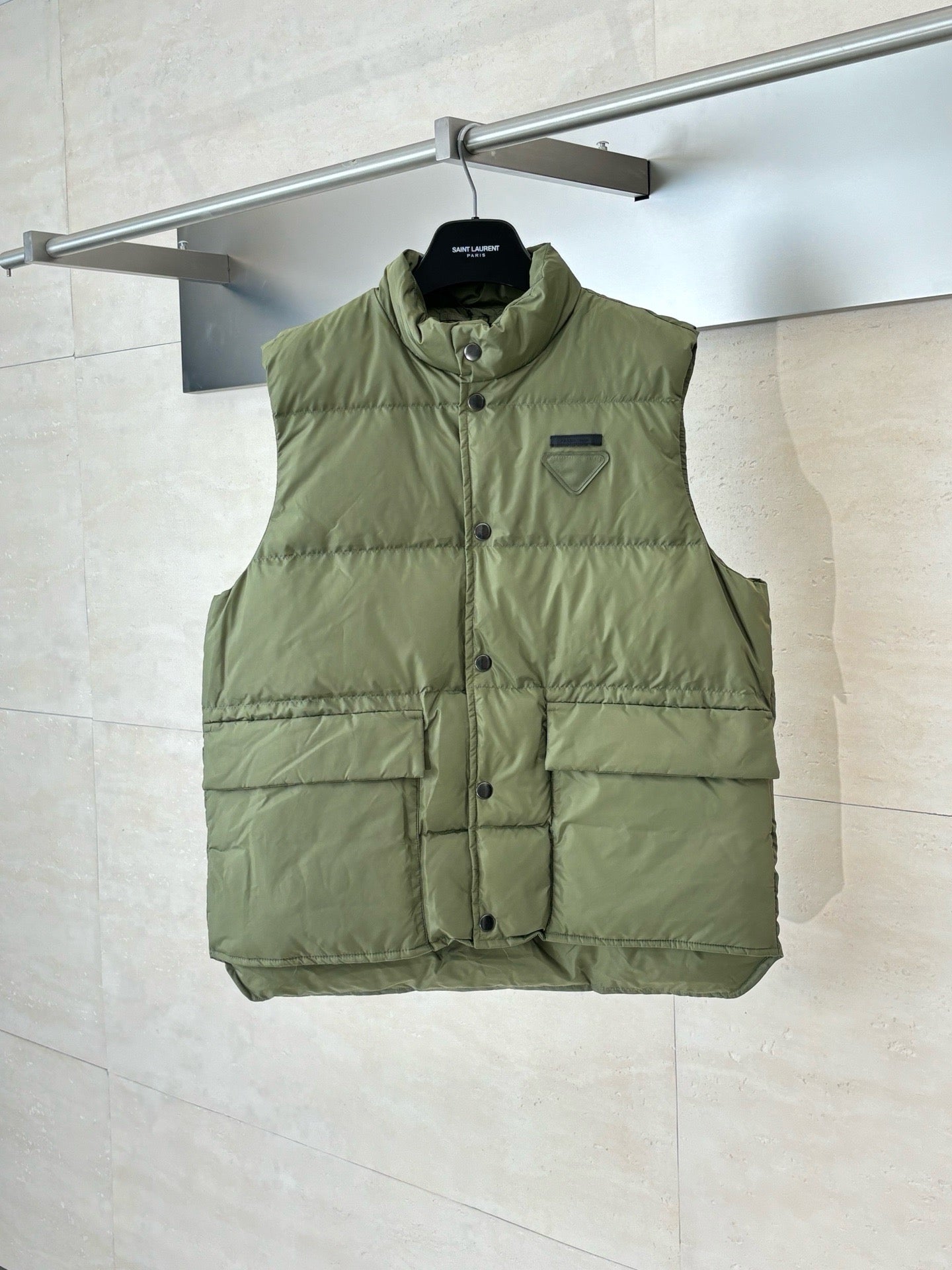 프라다 리나일론 패딩 조끼