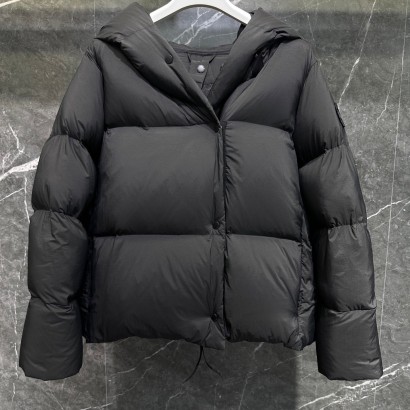 캐나다구스 로다 로고 패치 숏 패딩