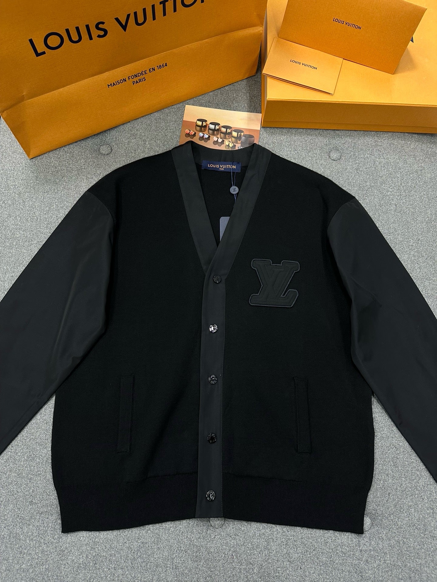 루이비통 하이브리드 테크 가디건